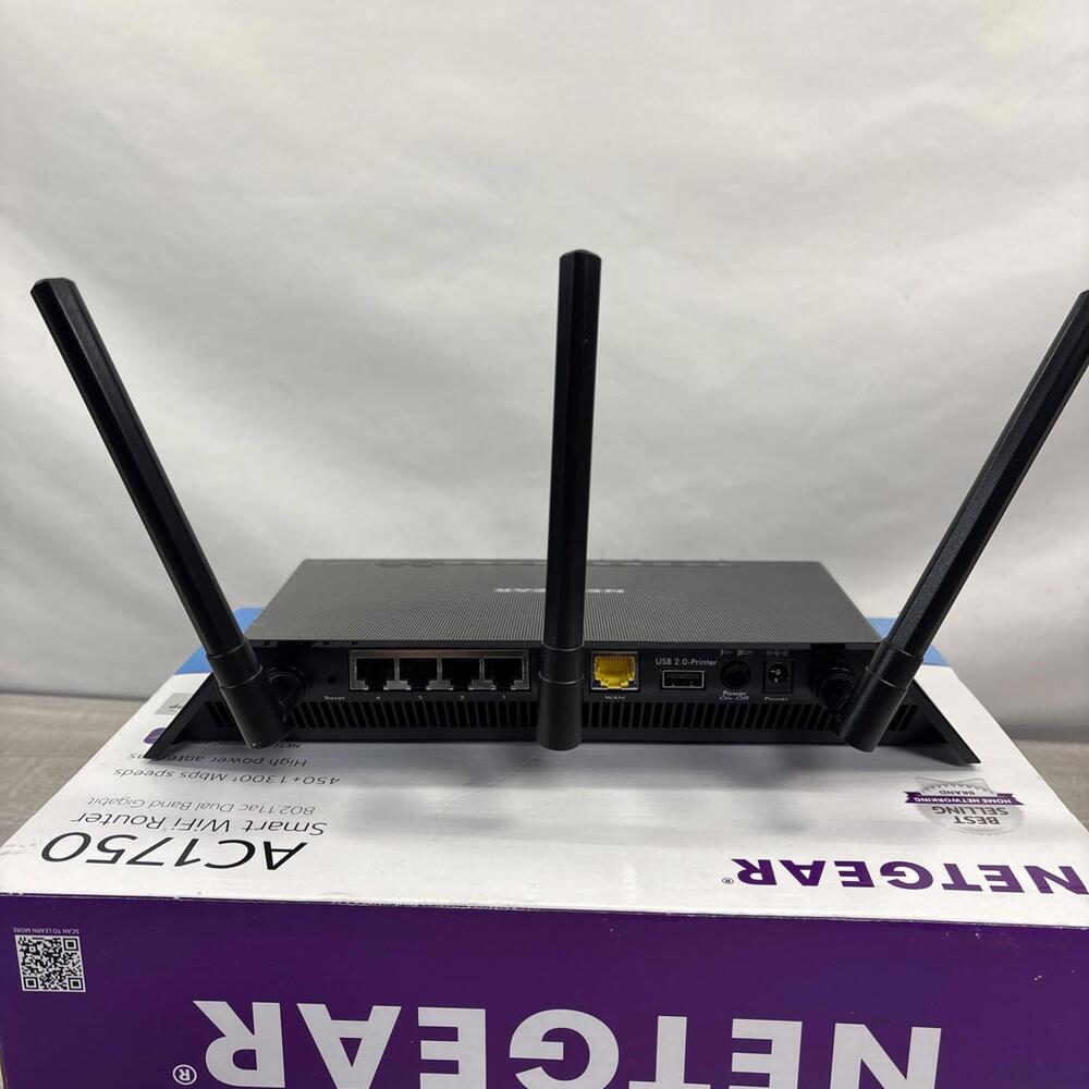 Netgear Nighthawk AC1750 (R6700v2) - Router Only No Cords - Picture 8 of 10